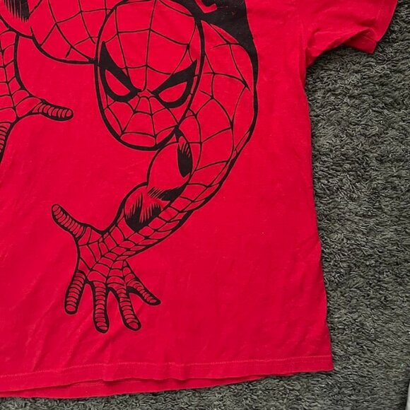Universal Studios Marvel Spiderman Red Short Sleeve T-Shirt Size Large - Picture 3 of 8